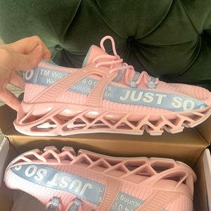 BRAND NEW Just SOSO Womens shoes!